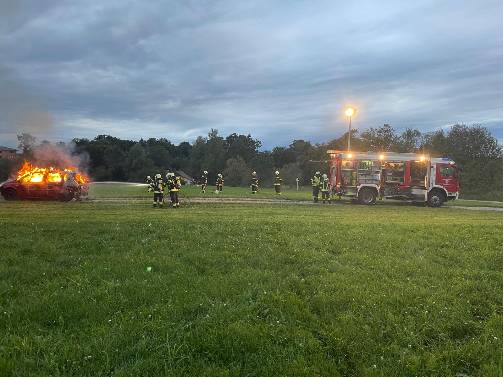 Du betrachtest gerade Monatsübung September Brand PKW im Freien